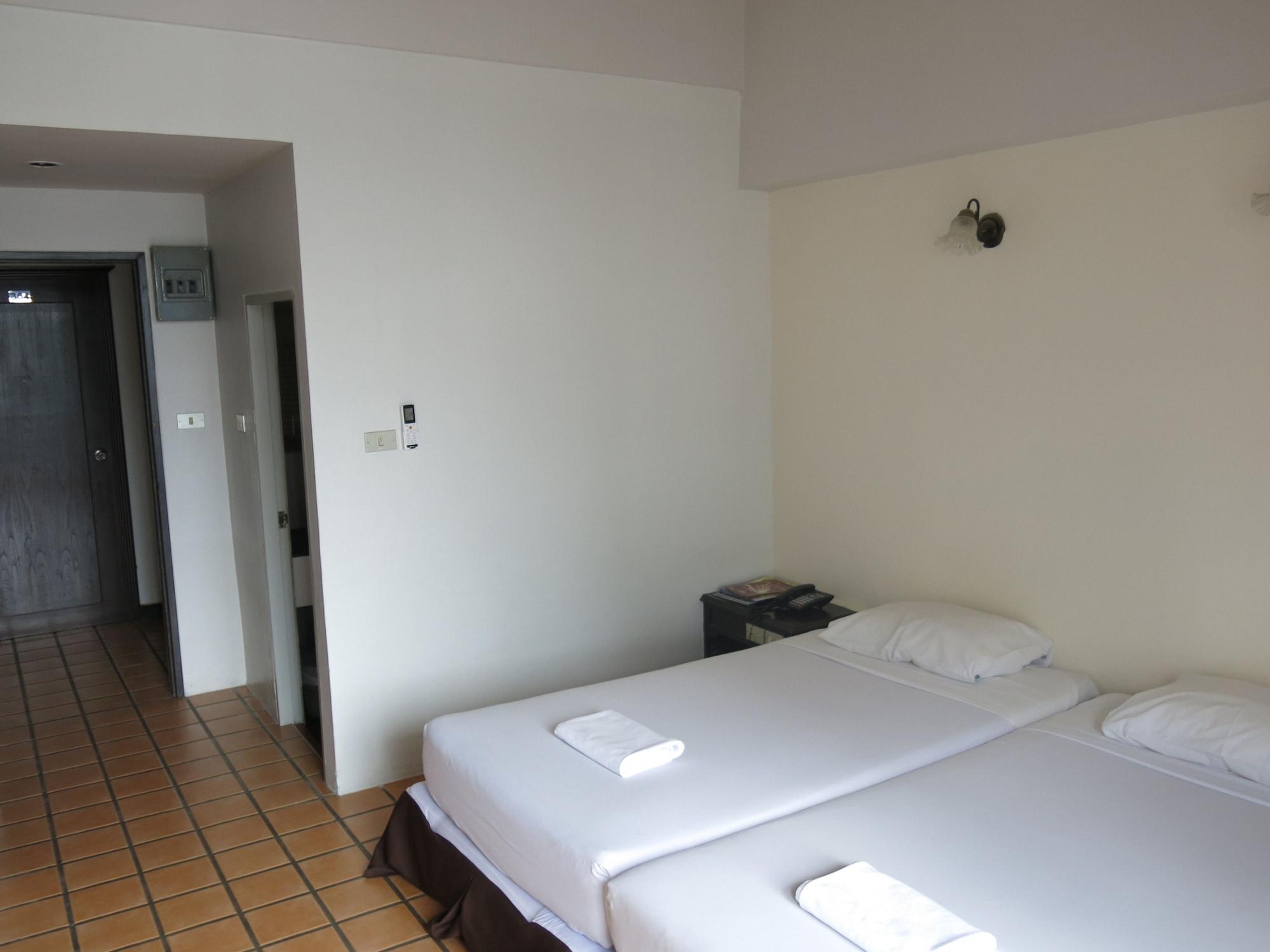 Rome Place Hotel Phuket Esterno foto