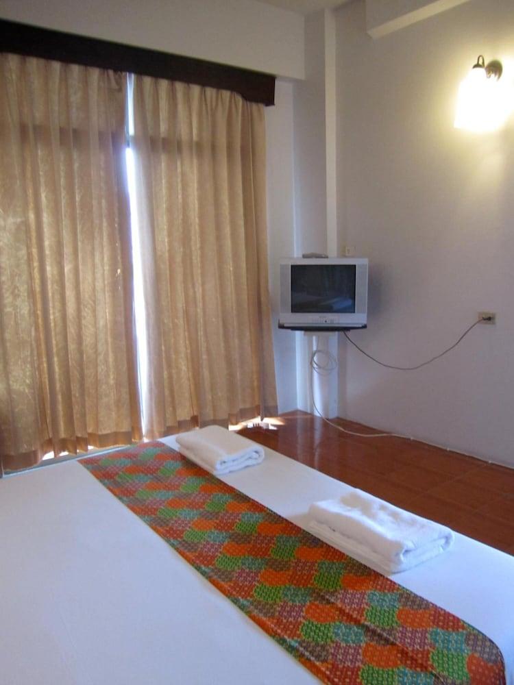 Rome Place Hotel Phuket Esterno foto