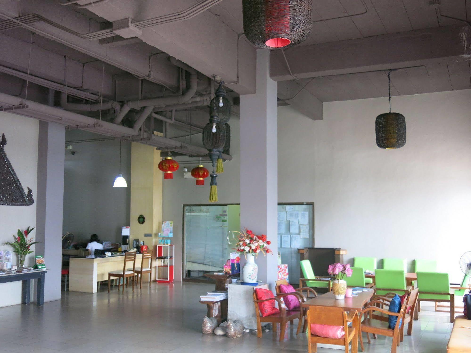 Rome Place Hotel Phuket Esterno foto