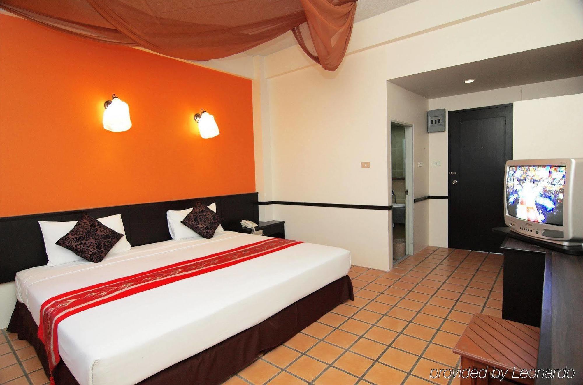 Rome Place Hotel Phuket Esterno foto