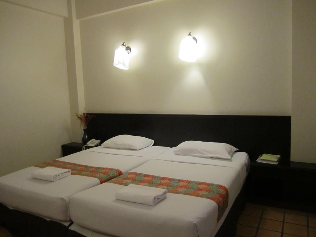Rome Place Hotel Phuket Esterno foto