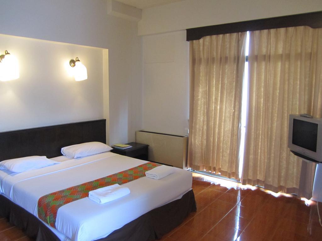 Rome Place Hotel Phuket Esterno foto