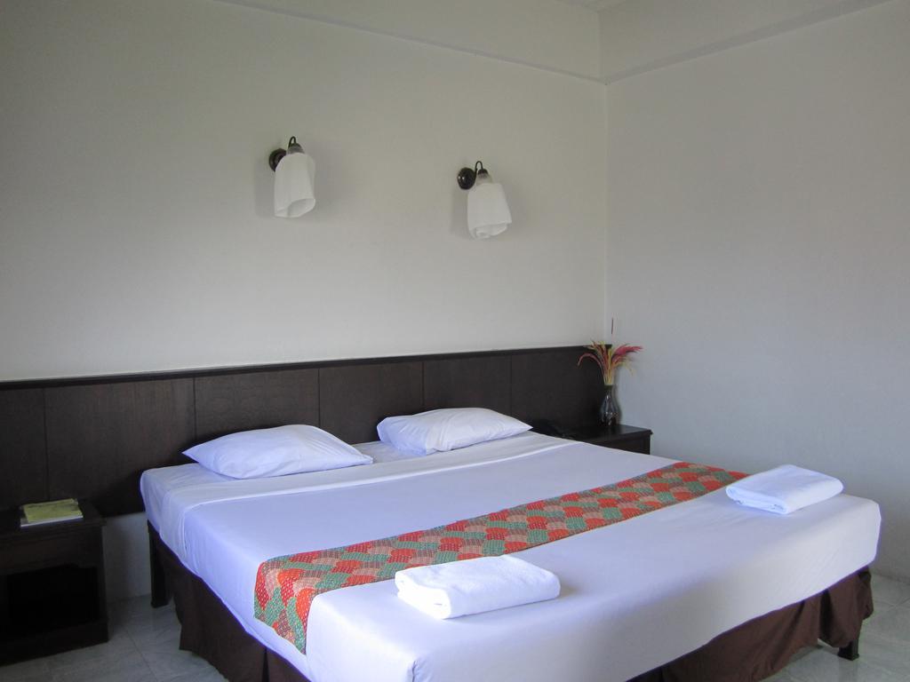 Rome Place Hotel Phuket Esterno foto