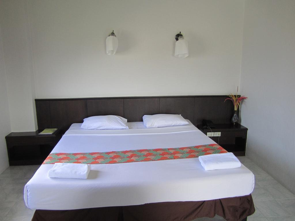 Rome Place Hotel Phuket Esterno foto