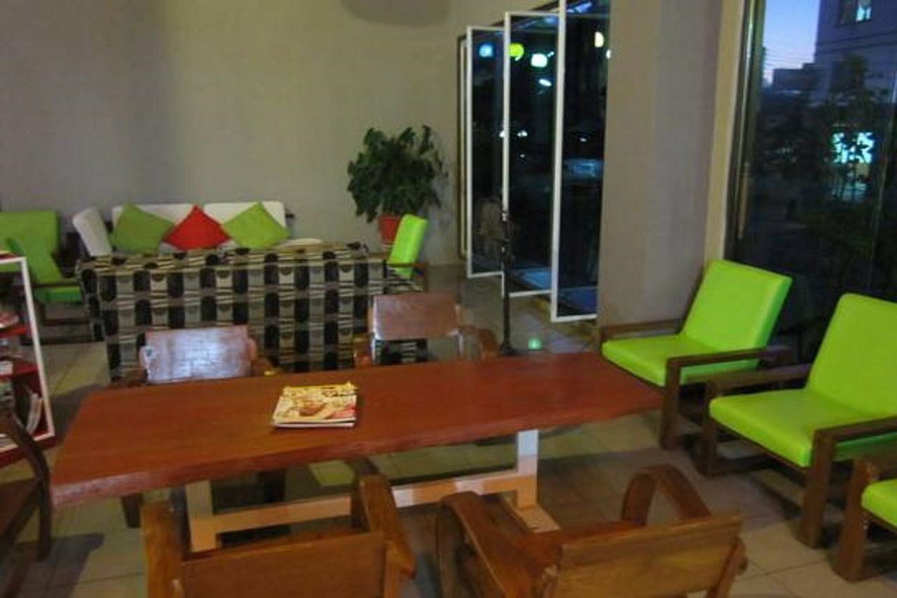 Rome Place Hotel Phuket Esterno foto