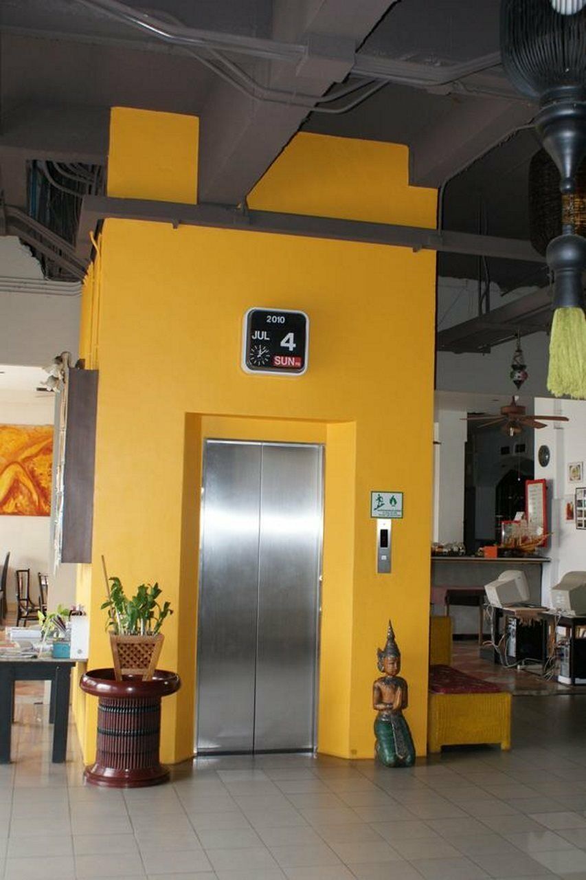 Rome Place Hotel Phuket Esterno foto